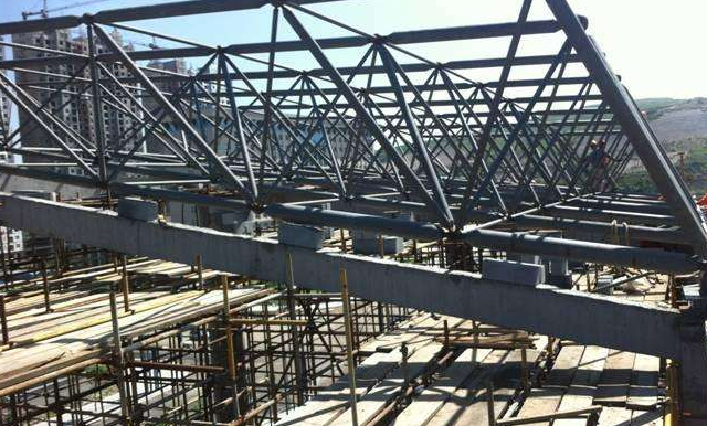 桂林简述网架公司的黑色压型钢板的吊装步履